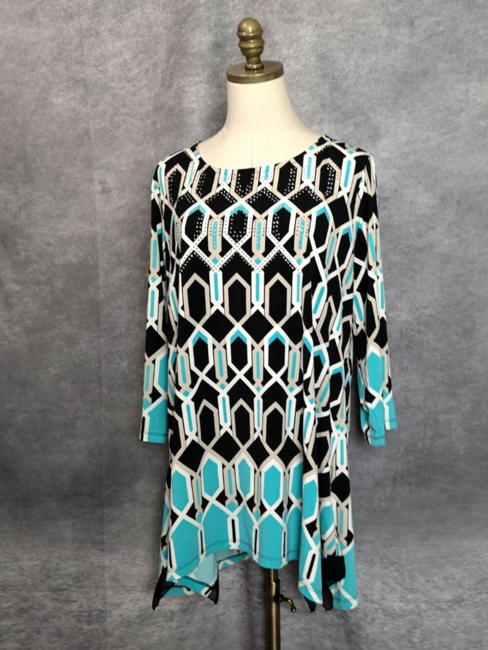 JM Collection Geometric Lattice Rhinestones Tunic 1X Teal Black SharkBite Hem - Picture 3 of 8